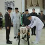 Wali Kota Palembang Ratu Dewa melantik 23 pejabat dan menegaskan kinerja harus diukur dari pelayanan nyata, bukan rapat, banner, atau foto kegiatan.