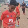 Ken, putra sulung mendiang Lenglolo, mantan penyerang Sriwijaya FC peraih double winner 2007/2008, kini memperkuat SSB PSS U-12 Palembang. FG : viralsumsel.com