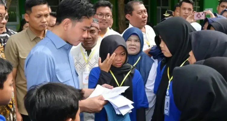 Wapres saat Tinjau Sekolah Rakyat SMPN 18 Cirebon.