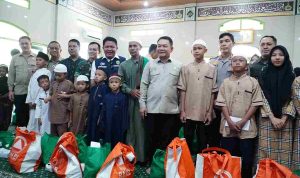 Di Sela Penanganan Karhutla, Herman Deru dan Menko Polkam Santuni Anak Yatim di Palembang Di Sela Penanganan Karhutla, Herman Deru dan Menko Polkam Santuni Anak Yatim di Palembang