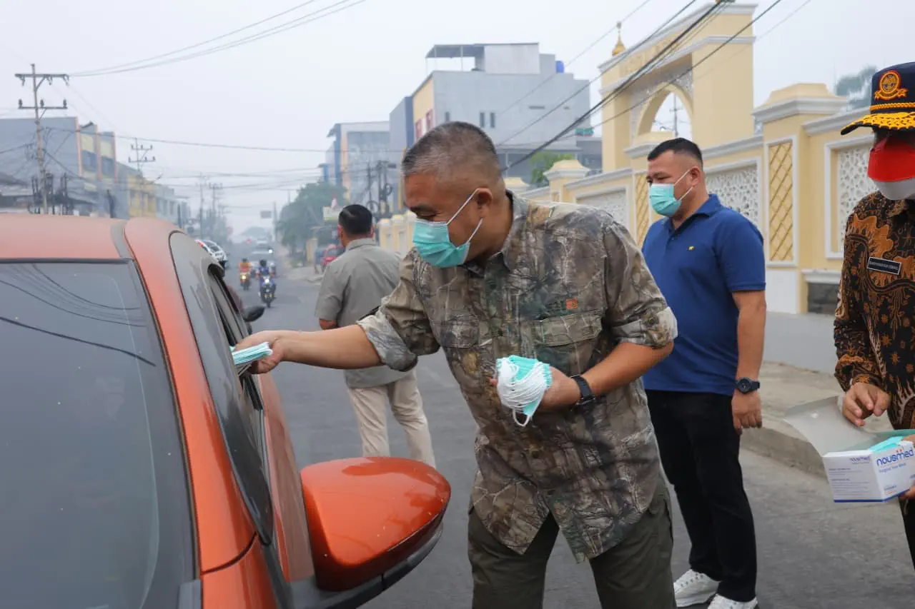Cegah Dampak Buruk Kualitas Udara, Pemkot Palembang Bagikan 15.000 Masker Gratis